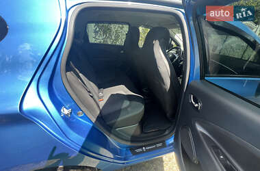 Хэтчбек Renault Zoe 2017 в 