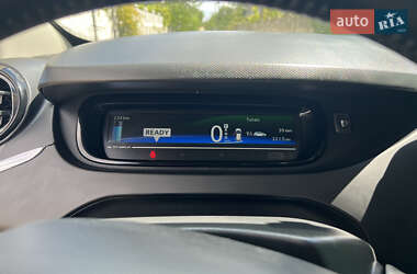 Хэтчбек Renault Zoe 2017 в 