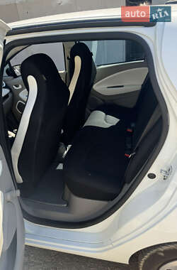 Хэтчбек Renault Zoe 2014 в 
