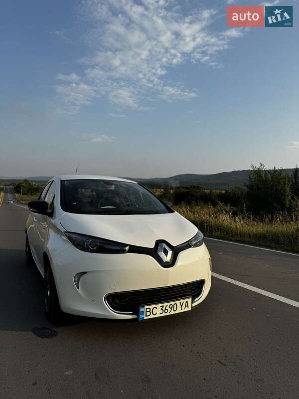 Хэтчбек Renault Zoe 2017 в 