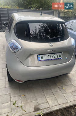 Хэтчбек Renault Zoe 2016 в 