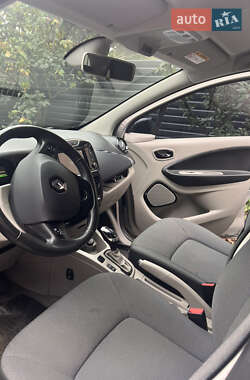 Хэтчбек Renault Zoe 2016 в 