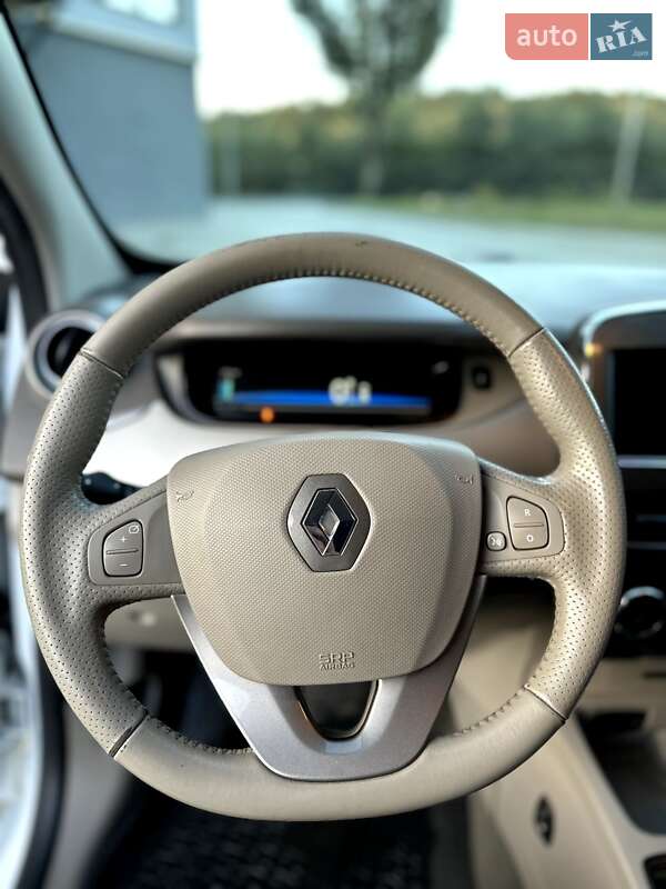 Хэтчбек Renault Zoe 2017 в Новояворовске фото 16 Хэтчбек Renault Zoe 2017 в Новояворовске