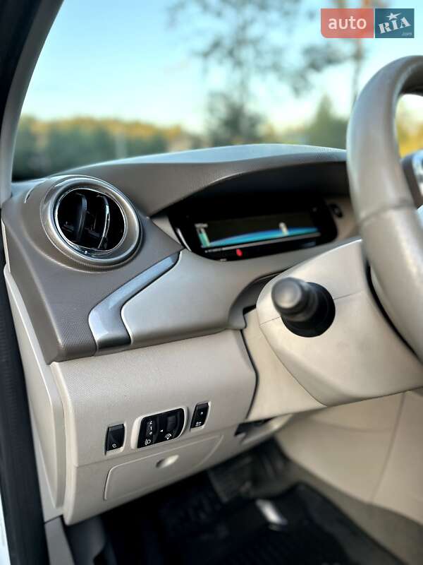 Хэтчбек Renault Zoe 2017 в Новояворовске фото 20 Хэтчбек Renault Zoe 2017 в Новояворовске