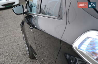 Хэтчбек Renault Zoe 2016 в 