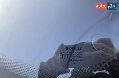 Хэтчбек Renault Zoe 2015 в 