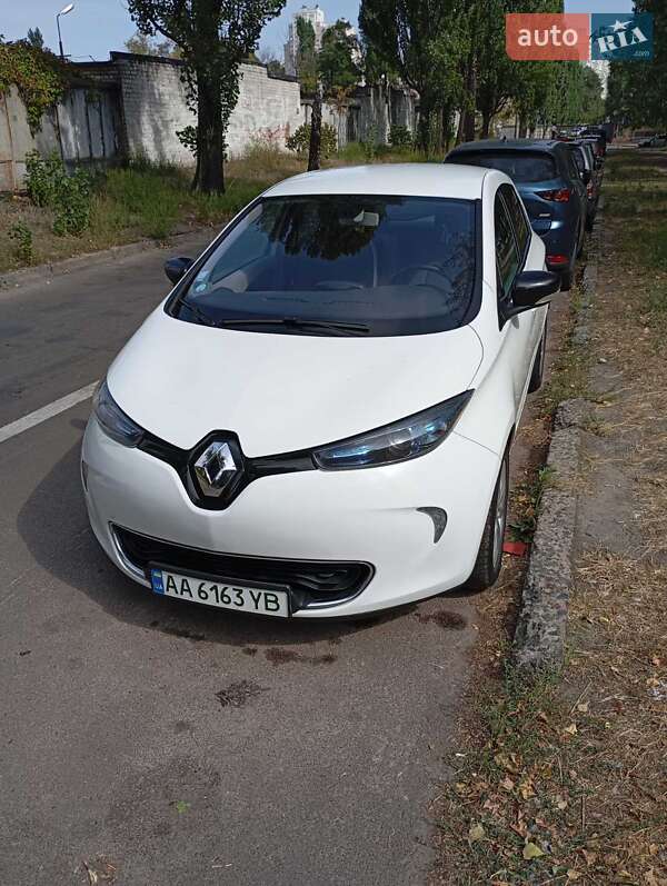 Хетчбек Renault Zoe 2015 в 
