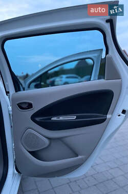 Хетчбек Renault Zoe 2016 в 