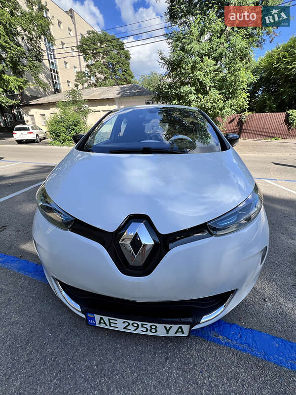Хэтчбек Renault Zoe 2015 в 