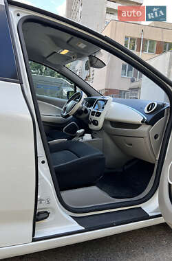 Хэтчбек Renault Zoe 2015 в 