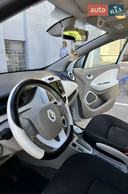 Хэтчбек Renault Zoe 2015 в 