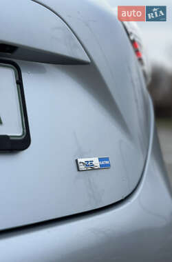 Хэтчбек Renault Zoe 2021 в 