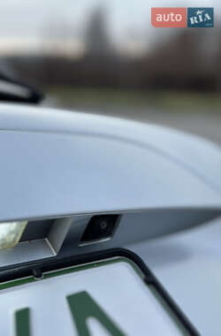 Хэтчбек Renault Zoe 2021 в 