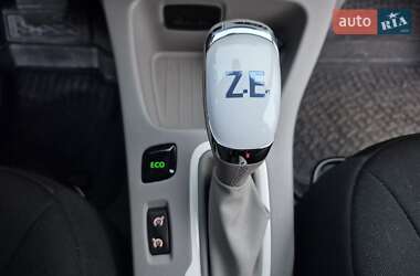 Хэтчбек Renault Zoe 2019 в 