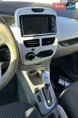 Хэтчбек Renault Zoe 2015 в 