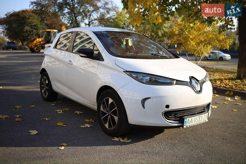 Хэтчбек Renault Zoe 2017 в 