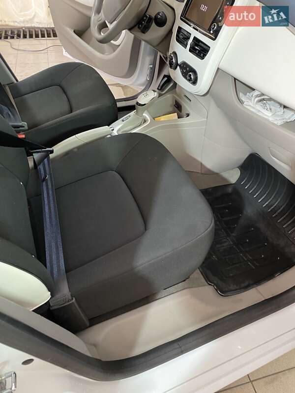 Хэтчбек Renault Zoe 2016 в Черкассах фото 6 Хэтчбек Renault Zoe 2016 в Черкассах