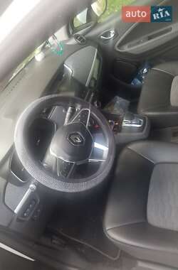 Хэтчбек Renault Zoe 2020 в 