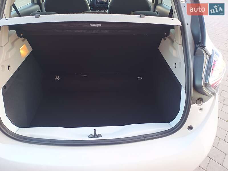 Хэтчбек Renault Zoe 2018 в 