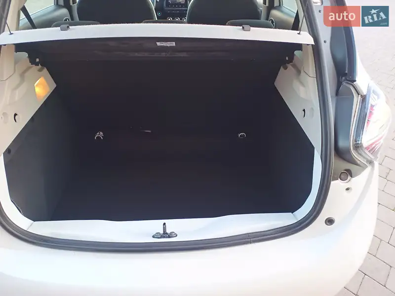 Хэтчбек Renault Zoe 2018 в 
