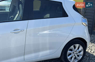 Хэтчбек Renault Zoe 2016 в 