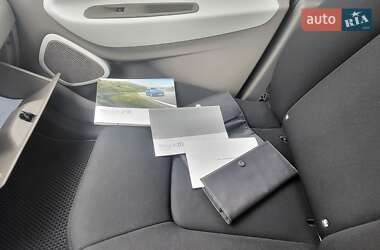 Хэтчбек Renault Zoe 2019 в 