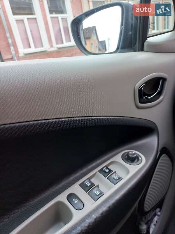 Хэтчбек Renault Zoe 2015 в Ивано-Франковске фото 6 Хэтчбек Renault Zoe 2015 в Ивано-Франковске