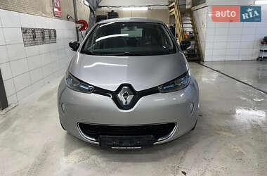 Хэтчбек Renault Zoe 2016 в 