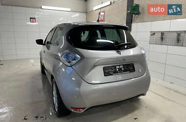 Хэтчбек Renault Zoe 2016 в 