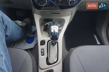 Хетчбек Renault Zoe 2013 в 