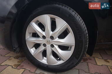 Хетчбек Renault Zoe 2013 в 