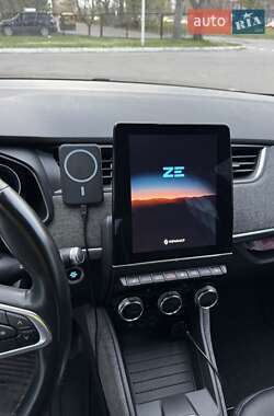 Хэтчбек Renault Zoe 2020 в 