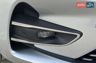Хэтчбек Renault Zoe 2020 в 