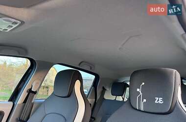 Хэтчбек Renault Zoe 2015 в 