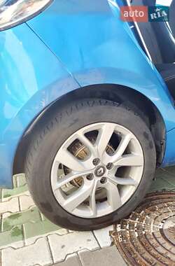 Хэтчбек Renault Zoe 2019 в 