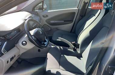Хэтчбек Renault Zoe 2016 в 