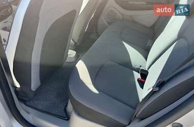 Хэтчбек Renault Zoe 2016 в 