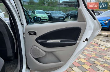 Хетчбек Renault Zoe 2015 в 