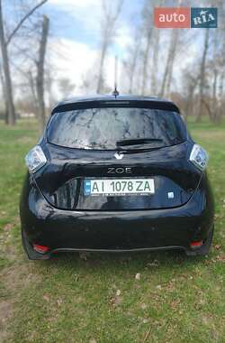 Хэтчбек Renault Zoe 2015 в 