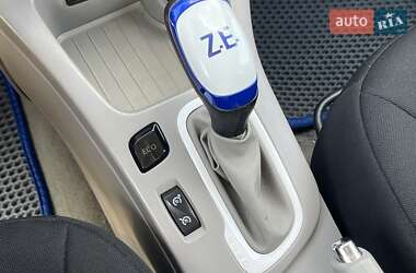 Хетчбек Renault Zoe 2015 в 