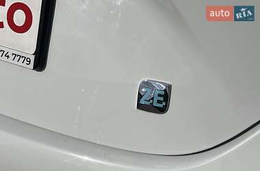 Хетчбек Renault Zoe 2015 в 