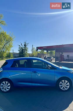 Хетчбек Renault Zoe 2016 в 