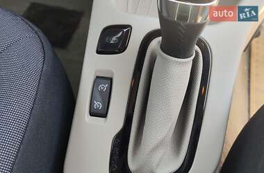 Хетчбек Renault Zoe 2016 в 