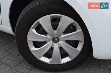 Хэтчбек Renault Zoe 2021 в 