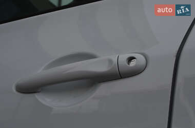 Хэтчбек Renault Zoe 2021 в 