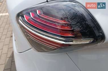Хэтчбек Renault Zoe 2020 в 