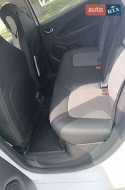 Хэтчбек Renault Zoe 2020 в 