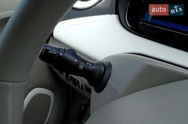 Хэтчбек Renault Zoe 2018 в 