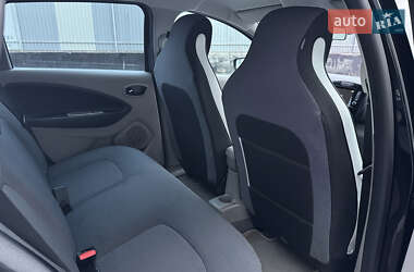 Хетчбек Renault Zoe 2015 в 