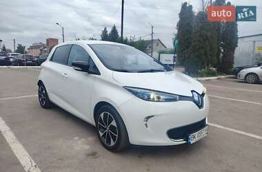 Хэтчбек Renault Zoe 2015 в 
